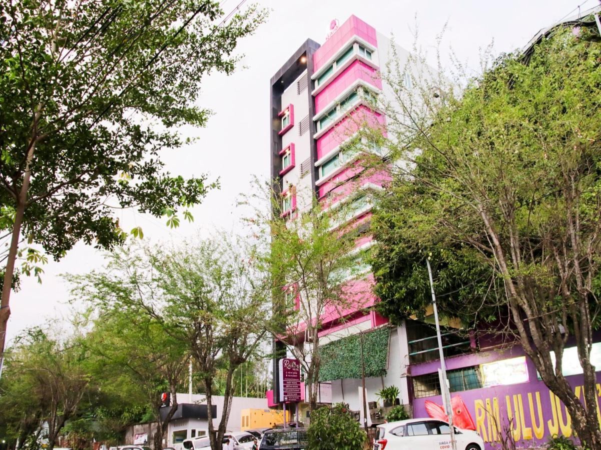 Vaccinated Staff - Capital O 454 Raising Hotel มากาซาร์ ภายนอก รูปภาพ