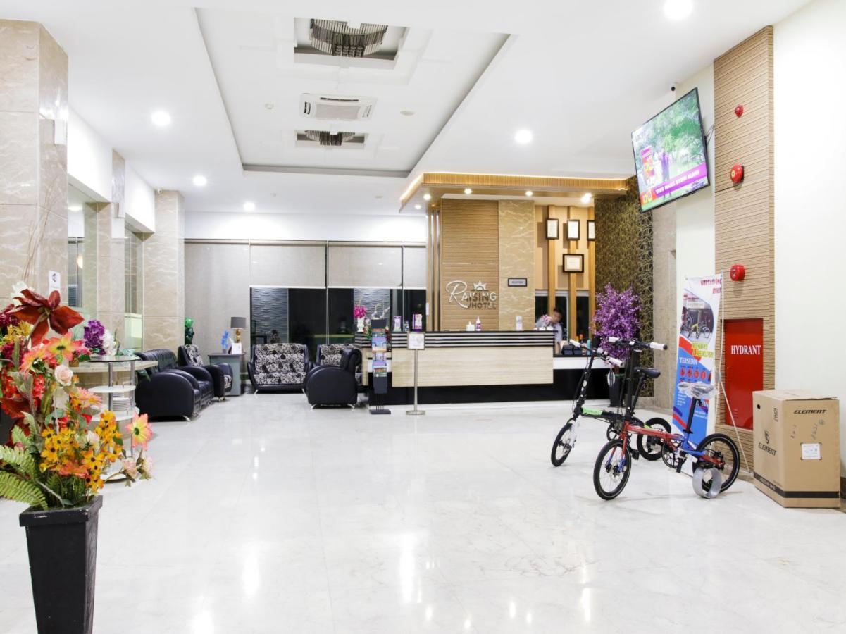 Vaccinated Staff - Capital O 454 Raising Hotel มากาซาร์ ภายนอก รูปภาพ