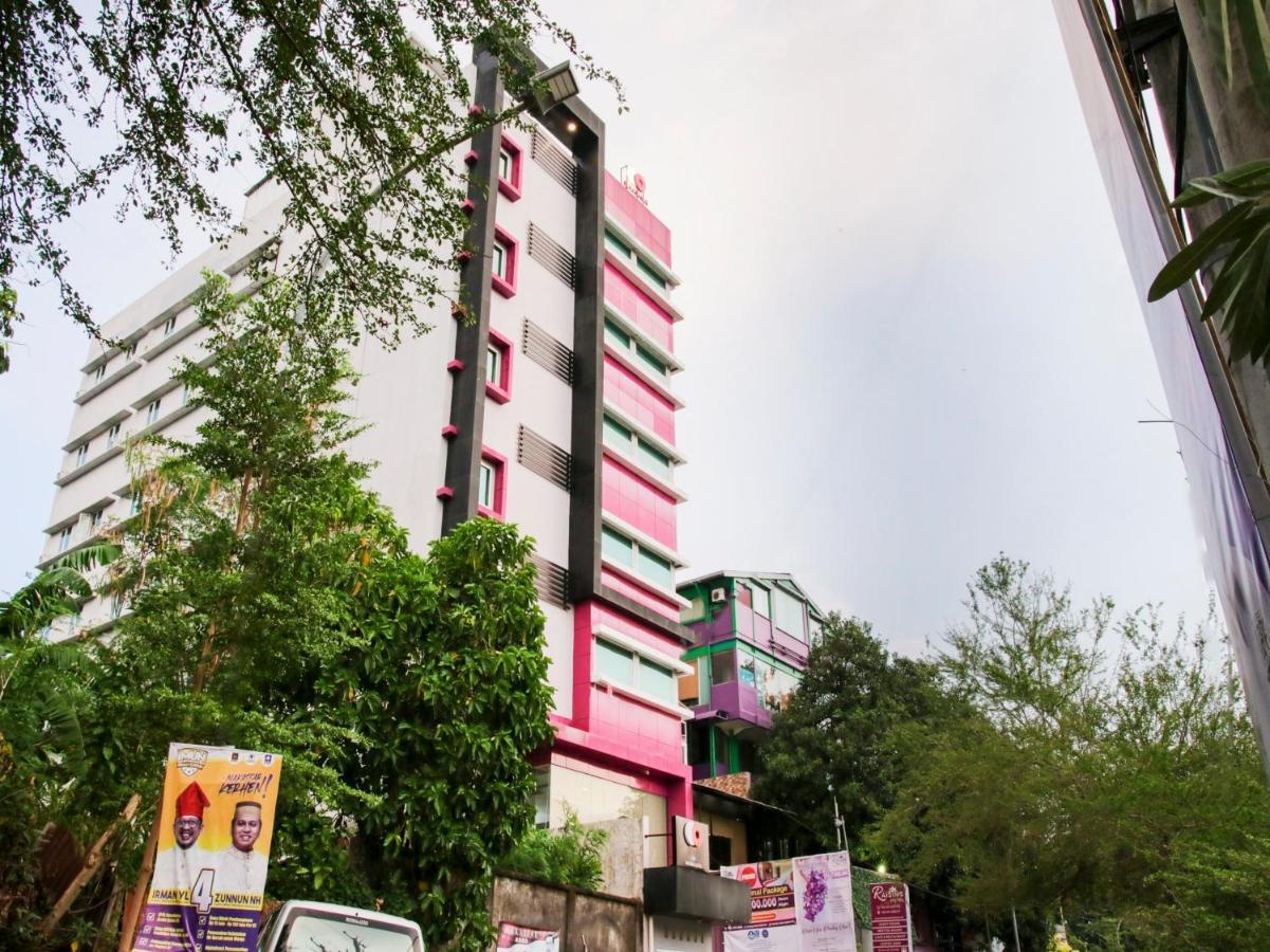 Vaccinated Staff - Capital O 454 Raising Hotel มากาซาร์ ภายนอก รูปภาพ