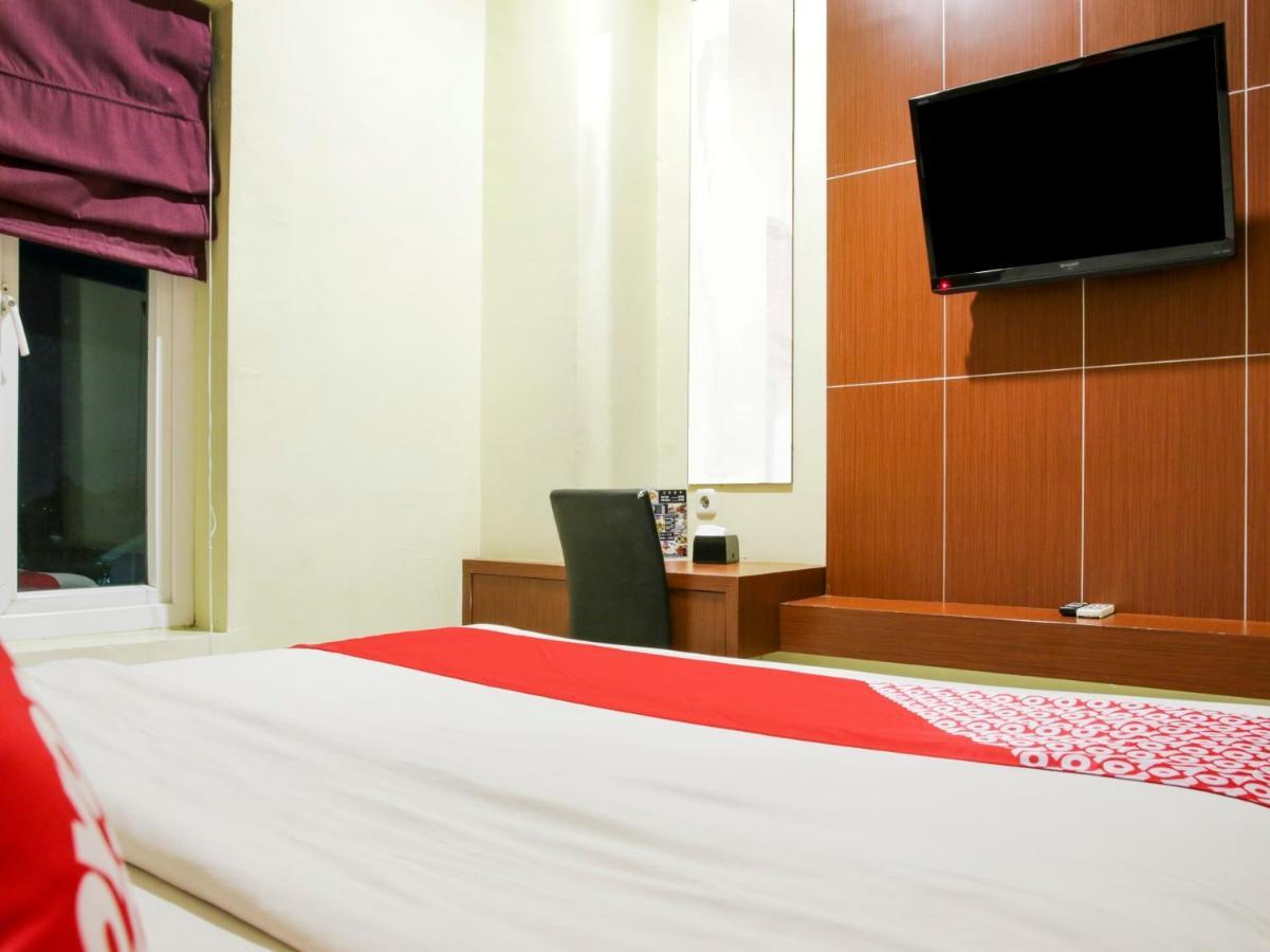 Vaccinated Staff - Capital O 454 Raising Hotel มากาซาร์ ภายนอก รูปภาพ