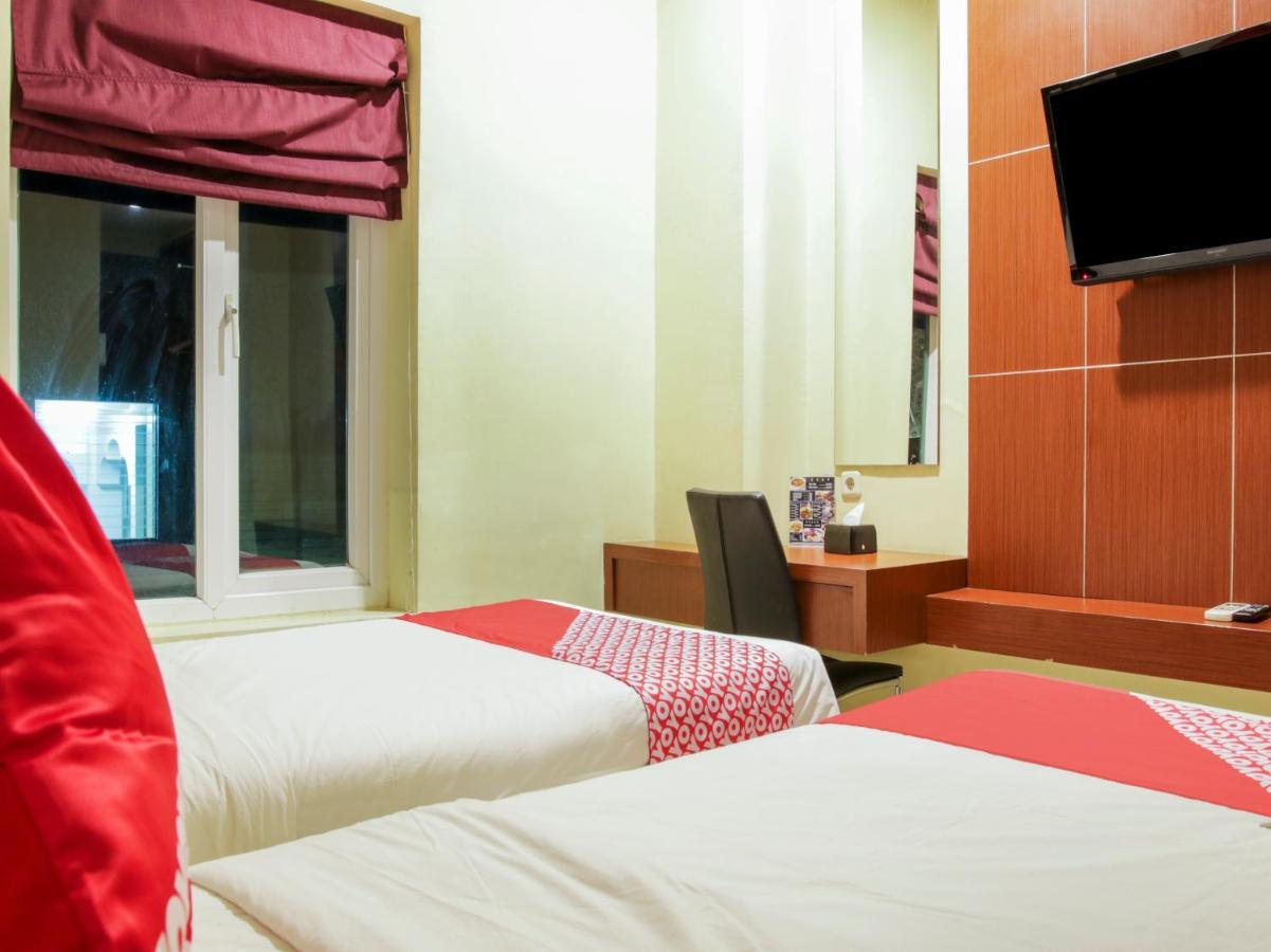 Vaccinated Staff - Capital O 454 Raising Hotel มากาซาร์ ภายนอก รูปภาพ