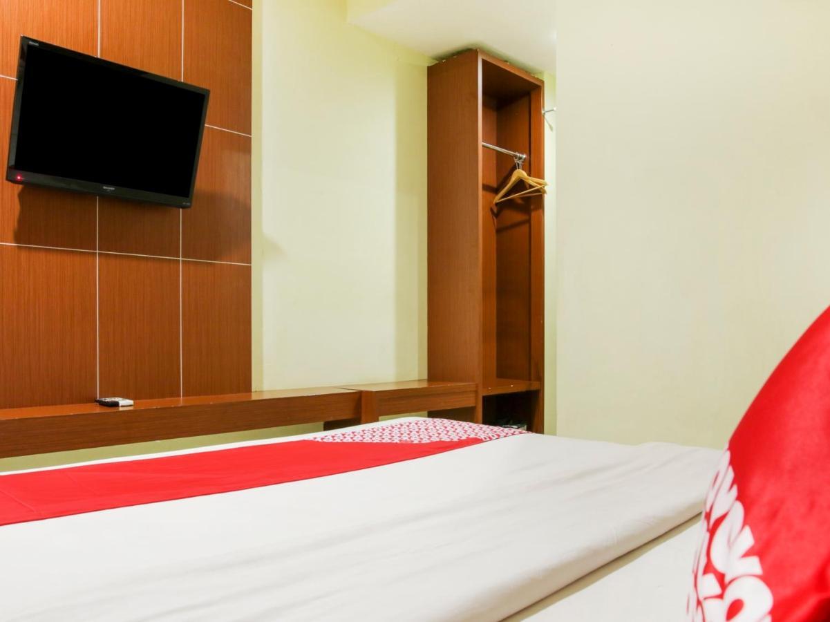 Vaccinated Staff - Capital O 454 Raising Hotel มากาซาร์ ภายนอก รูปภาพ
