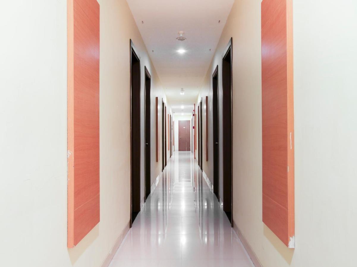 Vaccinated Staff - Capital O 454 Raising Hotel มากาซาร์ ภายนอก รูปภาพ