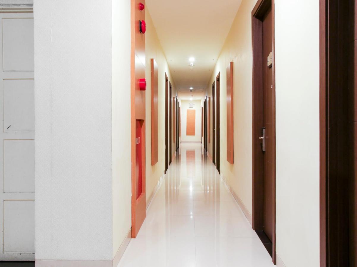 Vaccinated Staff - Capital O 454 Raising Hotel มากาซาร์ ภายนอก รูปภาพ